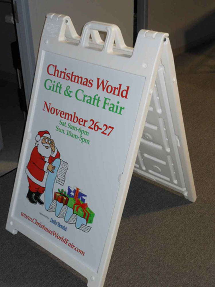 Christmas World Gift & Craft Fair sign